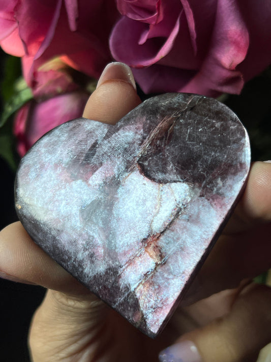 Flashy Purple Mica Heart, Lepidolite Heart, Crystal hearts, Gem Lepidolite, Mica Palm stone, Crystal Jewelry, Crystal Gifts, Small