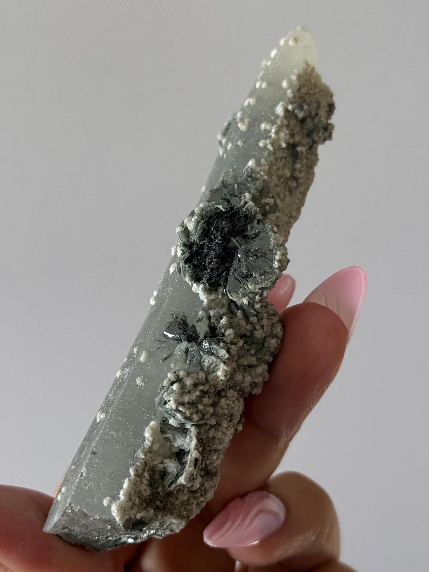 Witches finger Quartz, Quartz with Hematite and UV-Reactive Calcite Inclusions, Natural Raw Specimen,