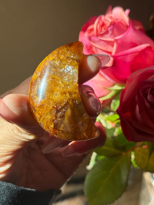Golden Healer Quartz Moon, Golden Healer Quartz, Crystal Carving Moon, Witchy Decoration, Crystal Moons, Crystal Gifts,