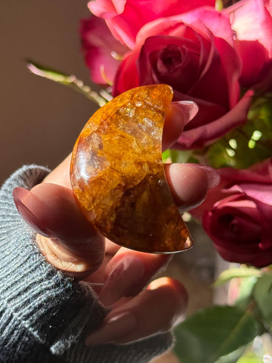 Golden Healer Quartz Moon, Golden Healer Quartz, Crystal Carving Moon, Witchy Decoration, Crystal Moons, Crystal Gifts,