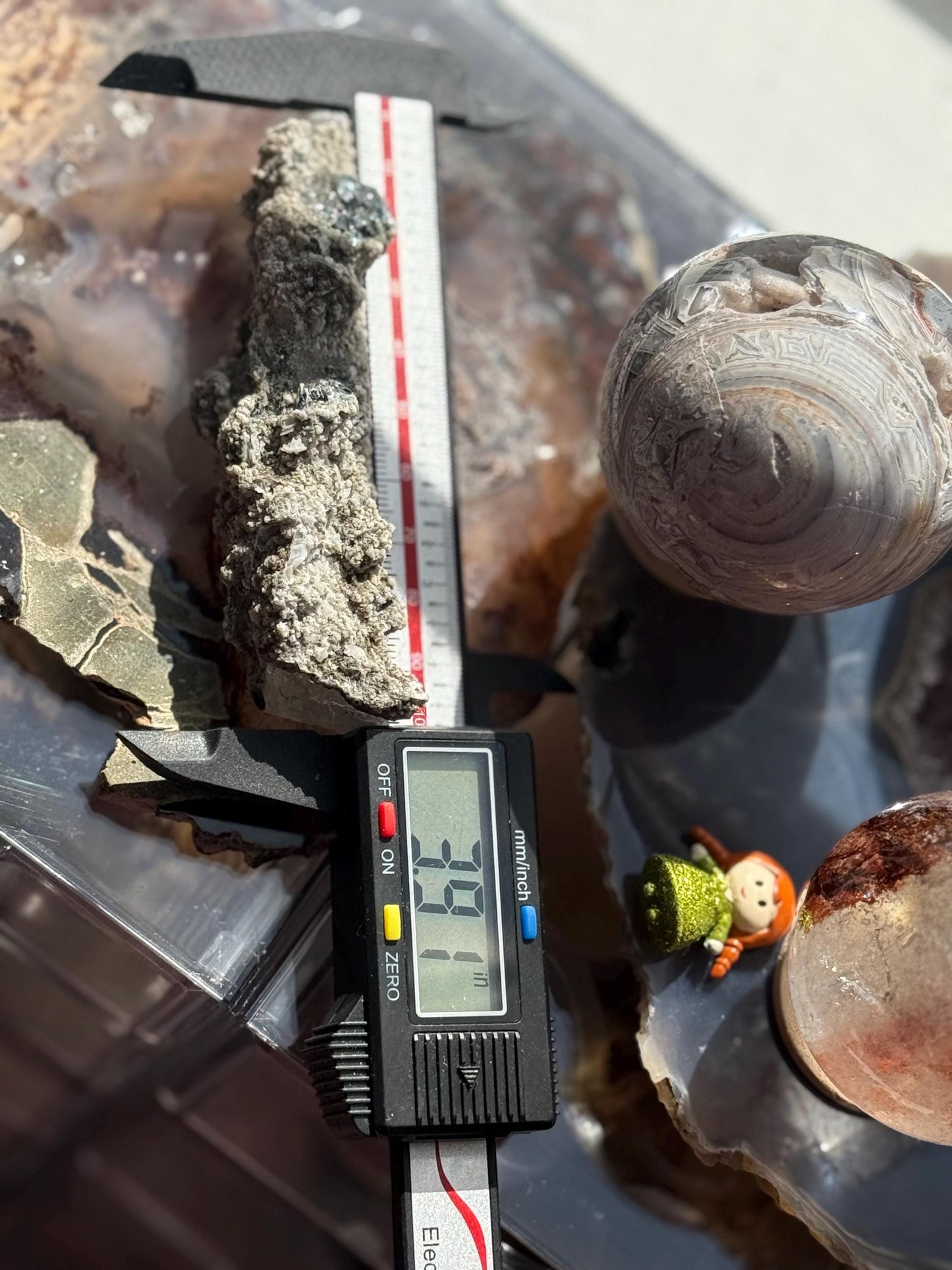 Witches finger Quartz, Quartz with Hematite and UV-Reactive Calcite Inclusions, Natural Raw Specimen,