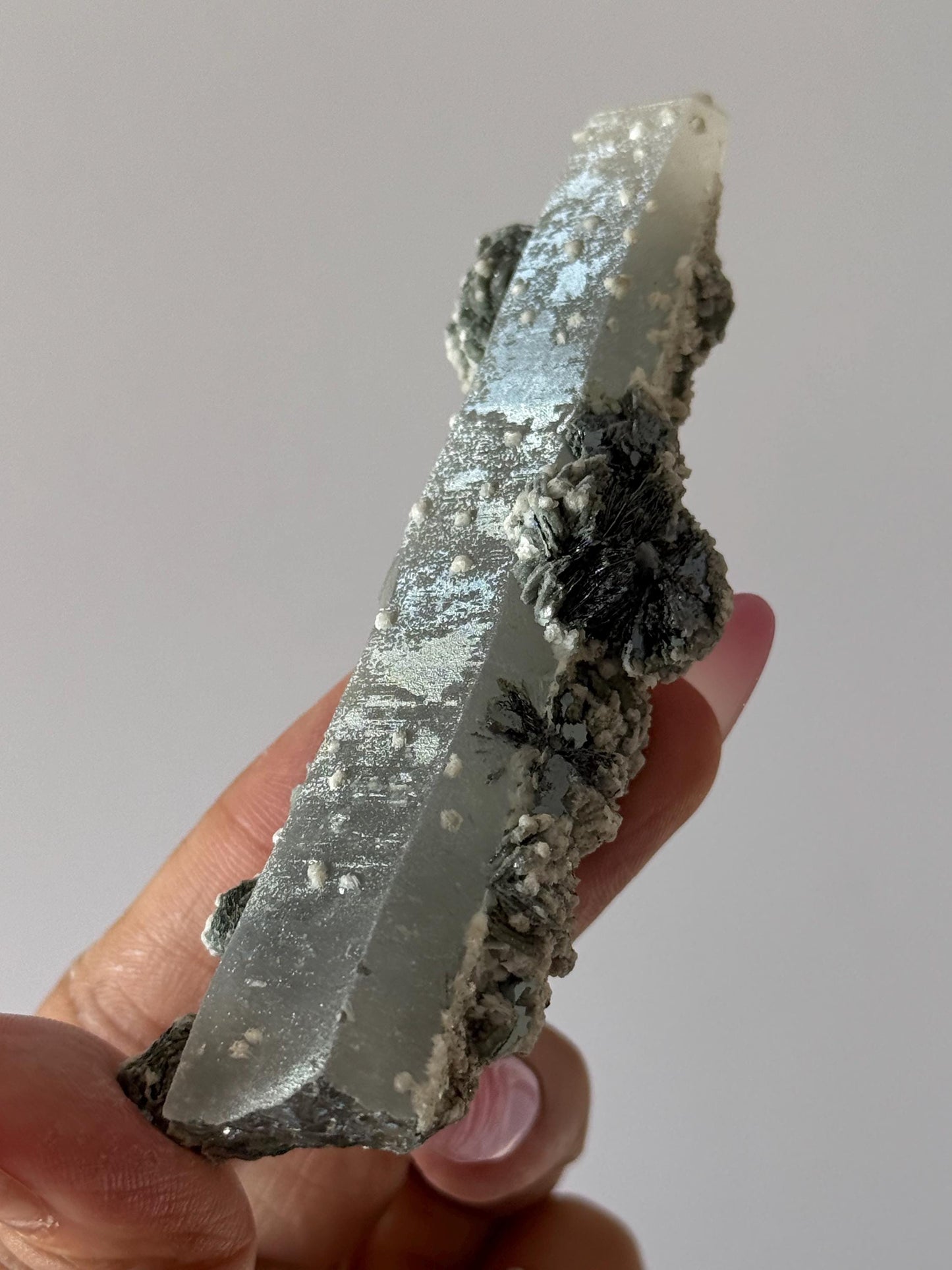 Witches finger Quartz, Quartz with Hematite and UV-Reactive Calcite Inclusions, Natural Raw Specimen,