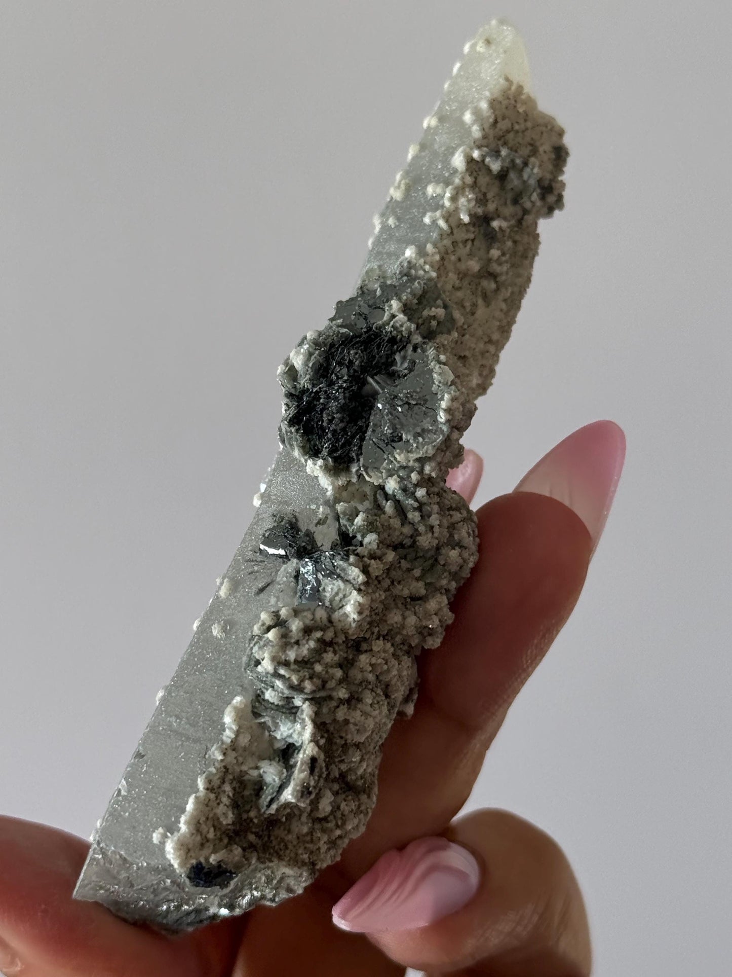Witches finger Quartz, Quartz with Hematite and UV-Reactive Calcite Inclusions, Natural Raw Specimen,