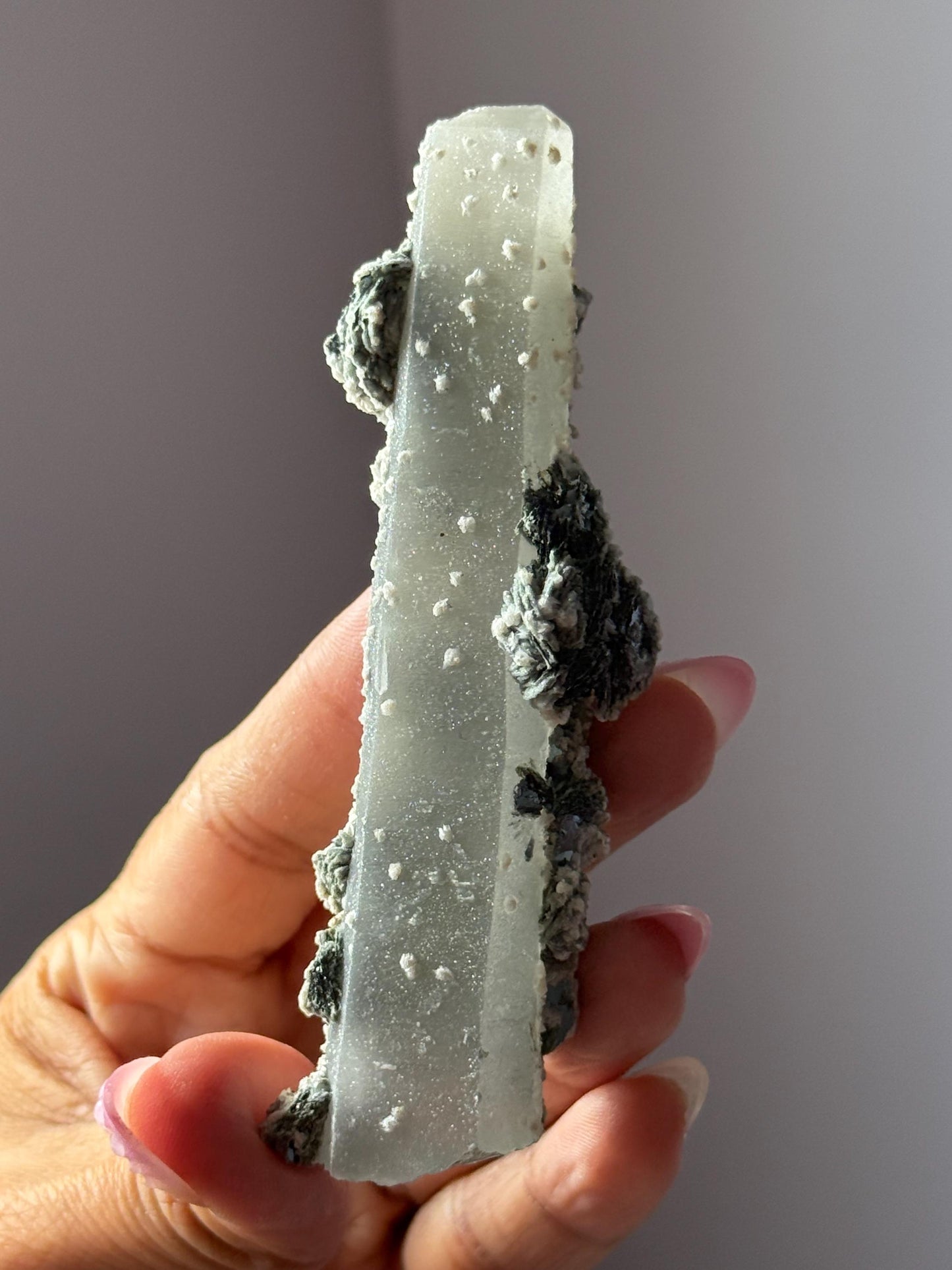 Witches finger Quartz, Quartz with Hematite and UV-Reactive Calcite Inclusions, Natural Raw Specimen,